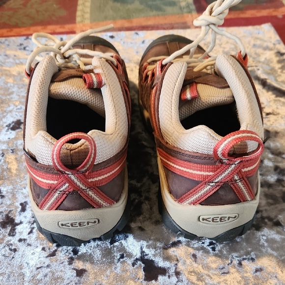 KEEN Hikers - Picture 3 of 4